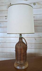 lot 74 image: Wicker Table Lamp