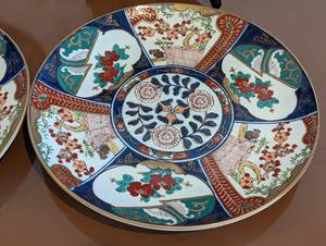 lot 82 image: Four Caesars Palace Gold Imari Plates