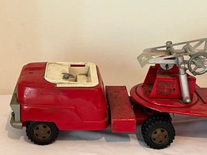 lot 27 image: Vintage Toy S.F. D. Firetruck