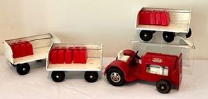 lot 28 image: Vintage Tonka Airport Luggage Tractor and Luggage Trailers