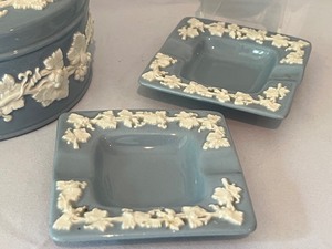 lot 24 image: Variety of Vintage Wedgewood Pieces