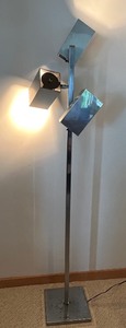 lot 18 image: Vintage Modern Chrome Multi-Square Head Adjustable Floor Lamp