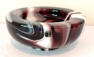 lot 15 image: Vintage Murano Slag Glass Bowl
