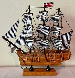 lot 85 image: Ships Ahoy Model Ships and More