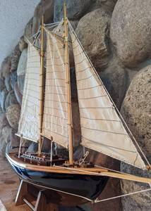 lot 146 image: Vintage Wood Model Sailboat