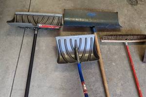 lot 154A image: Assorted Lawn Tools