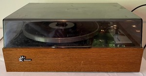 lot 99 image: Vintage Sansui Turntable