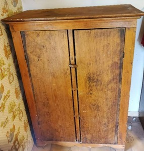 lot 2 image: Antique Primitive Homesteaders Jelly Cupboard Cabinet