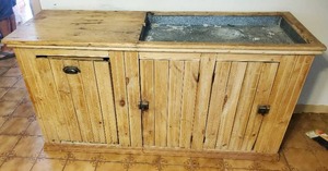lot 78 image: Primitive Homesteaders Kitchen Cabinet with Wash Tray Dry Sink