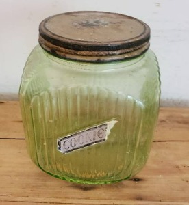 lot 86 image: Vaseline Glass Cookie Jar