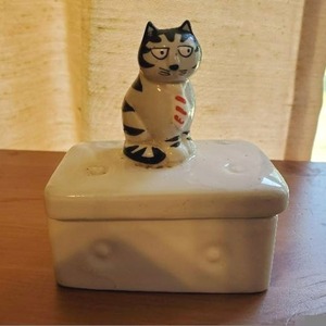 lot 117 image: Vintage Tom Cat Trinket Box