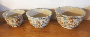 lot 136 image: Three Vintage Spongeware Stoneware Nesting Bowls