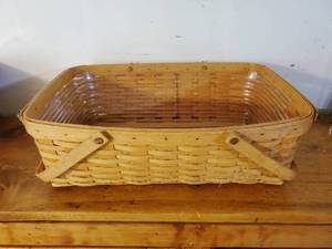 lot 160 image: Longaberger Picnic Basket