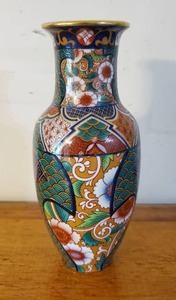lot 167 image: Vintage Saji Porcelain Vase
