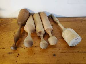 lot 216 image: Collection of 5 Antique Wood Mashers, Grinder, Muddle Pestle