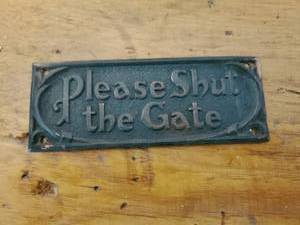 lot 223 image: Old Please Shut The Gate Metal Sign