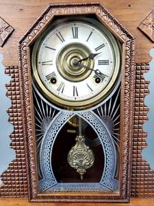 lot 25 image: Vintage Very Ornate Wooden Mantle Clock
