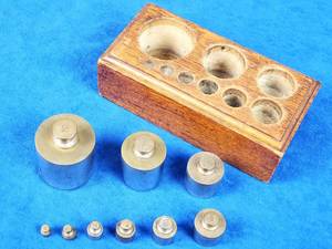 lot 120 image: Vintage Scale Weights Set