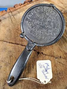 lot 18 image: Antique Logan and Strowbridge Cast Iron Ice Shaver