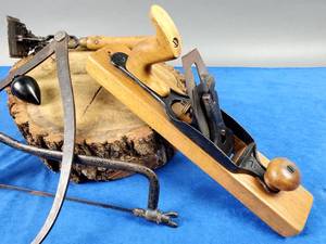 lot 12 image: (5) Vintage Woodworking Tools