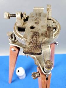 lot 27 image: Vintage Wooden Stanley Leveling Tri-Pod