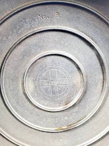 lot 119 image: Nice Griswold No 8 Cast Iron Pot with Lid