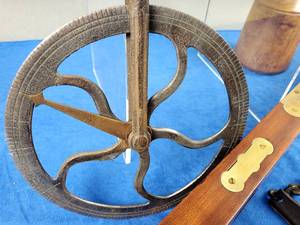 lot 9 image: Variety of Vintage Woodworking Tools