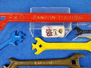 lot 14 image: (7) Vintage Iron Wrenches