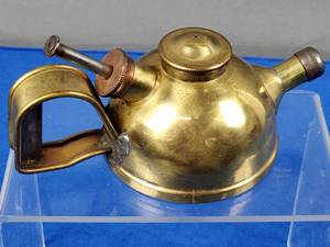 lot 26 image: Antique Brass Machinists Oil Can