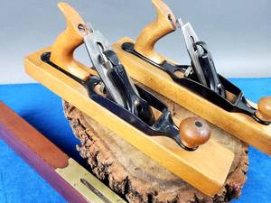lot 20 image: (2) Vintage Woodworking Planers & Level