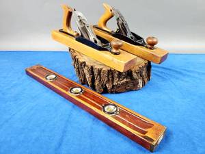 lot 43 image: (2) Vintage Woodworking Planers & Level