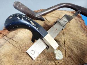 lot 60 image: (8) Vintage Woodworking Tools