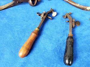 lot 91 image: (9) Vintage Woodworking Saw Set Tools