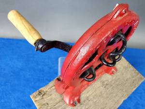lot 93 image: Vintage The Era Rope Braiding Tool