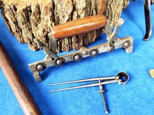 lot 102 image: (8) Vintage Woodworking Tools