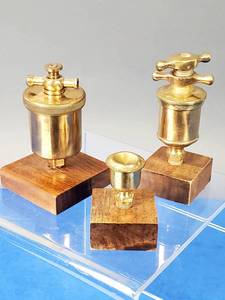 lot 108 image: (3) Vintage Brass Hit-Miss Steam Oul Sight Glasses
