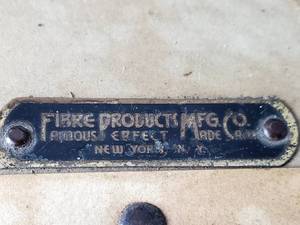 lot 114 image: Vintage Art Supplies Carrying Case