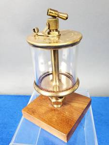 lot 148 image: Vintage Brass Lunker Heimer Gasoline Hit-Miss Engine Oil Sight Glass