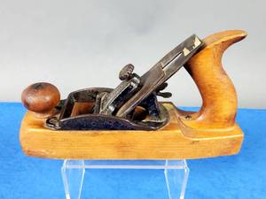 lot 174 image: Antique 1877-1918 Stanley Woodworking Liberty Bell Planer No.135