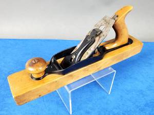 lot 208 image: Vintage Oak Leaf Wooden Planer No. 26