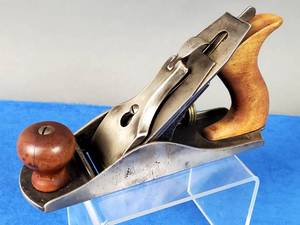 lot 214 image: Vintage Oak Leaf Wooden Planer