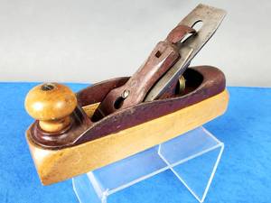lot 219 image: Vintage Ohio Tool Woodworking Planer No. 023