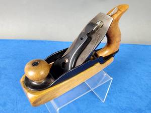 lot 220 image: Vintage Union Woodworking Planer No.35