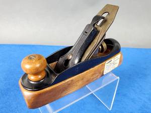 lot 221 image: Vintage Stanley Level & Rule Planer No. 22