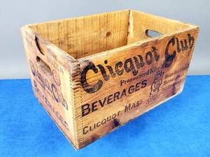 lot 240 image: Vintage Wooden Clicquot Club Beverage Crate