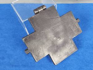 lot 267 image: Vintage Minneapolis Alfred Andresen Cast Iron Krumkake Box Press