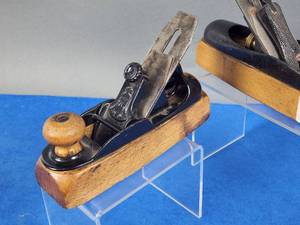 lot 297 image: (2) Vintage Stanley Woodworking Planers Lot No.  22 & No. 25