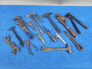 lot 302 image: (15) Assorted Vintage Tools