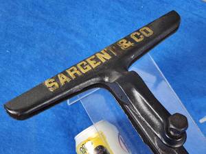 lot 303 image: Vintage Bench Dog Vise & Lathe Accessory Tools