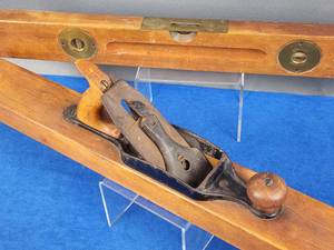 lot 317 image: Vintage Stanley Planer No.32 Wooden Level